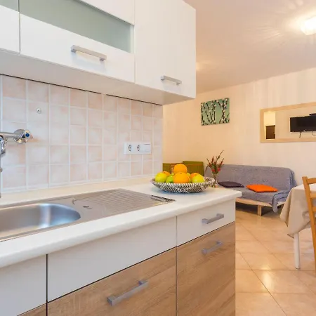 Tireli - Prc143 By Interhome * Porec